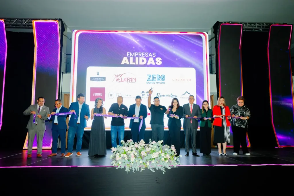 La 3ra. Cumbre Gastronómica 360° reunió a chefs, empresarios y expertos en Guatemala. Conferencias, conversatorios y demostraciones culinarias impulsan la innovación y el crecimiento del sector gastronómico nacional.
