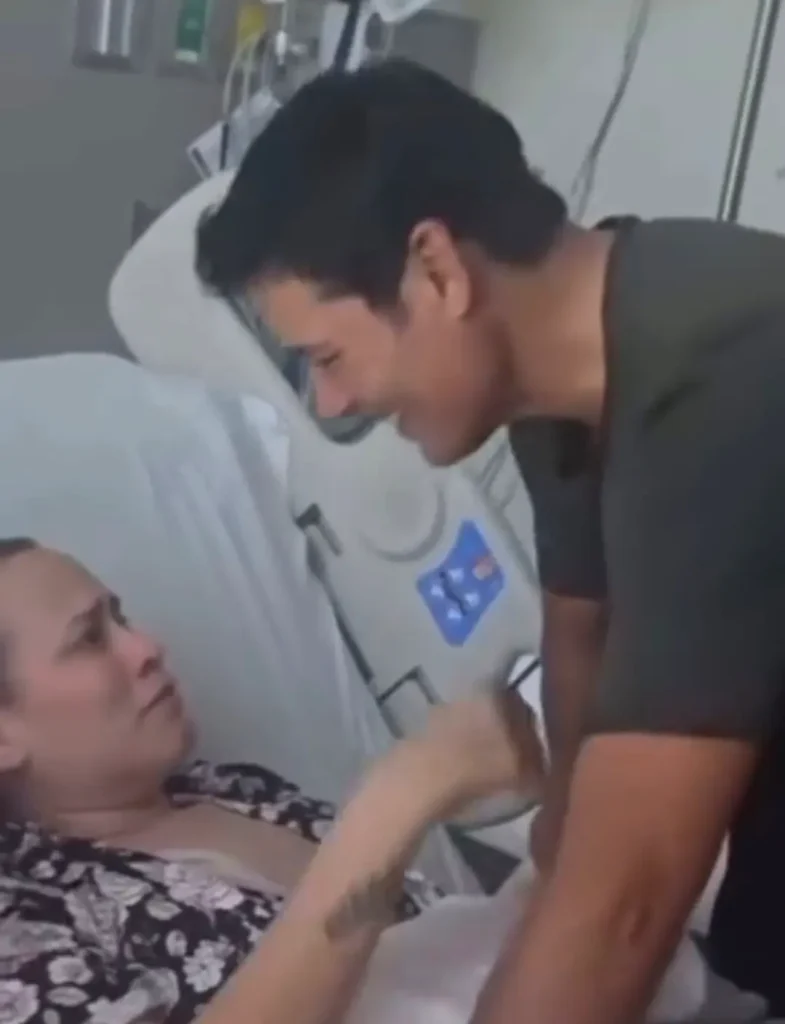 Chayanne visita en el hospital a una fan con cáncer y comparte un momento emotivo junto a su familia.